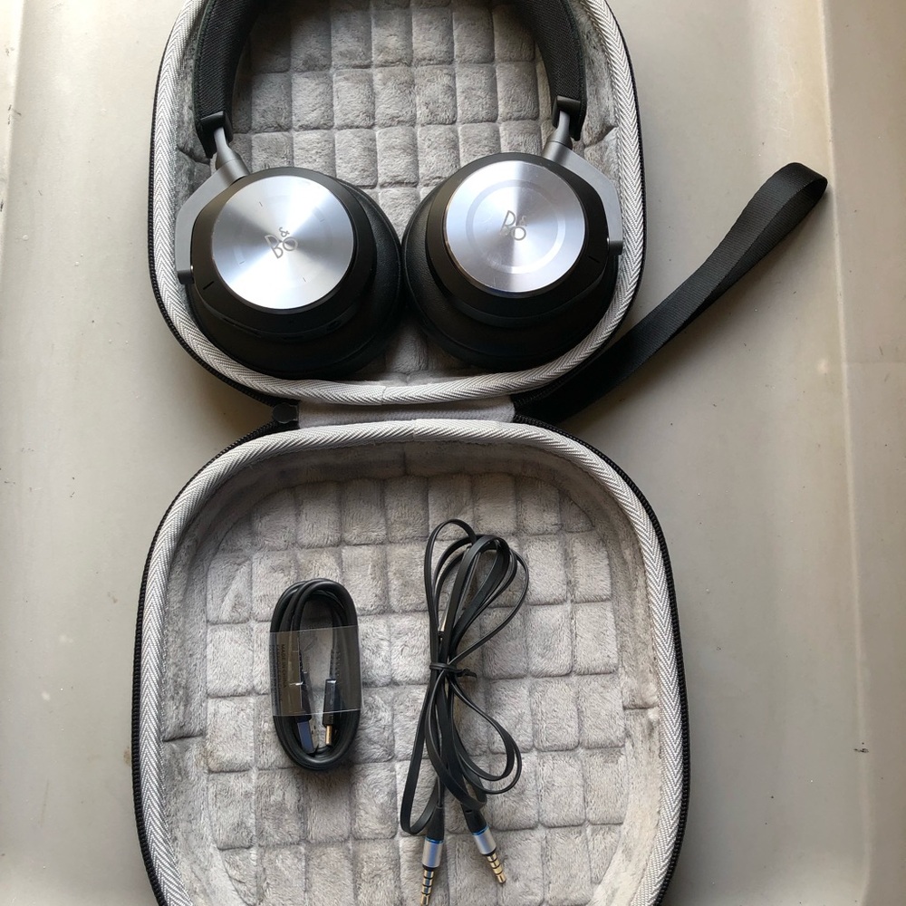 Bang & Olufsen Beoplay H9i Wireless Ear Headphones